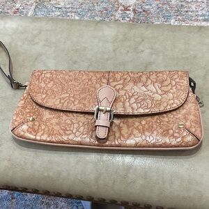 Rose clutch Patricia Nash